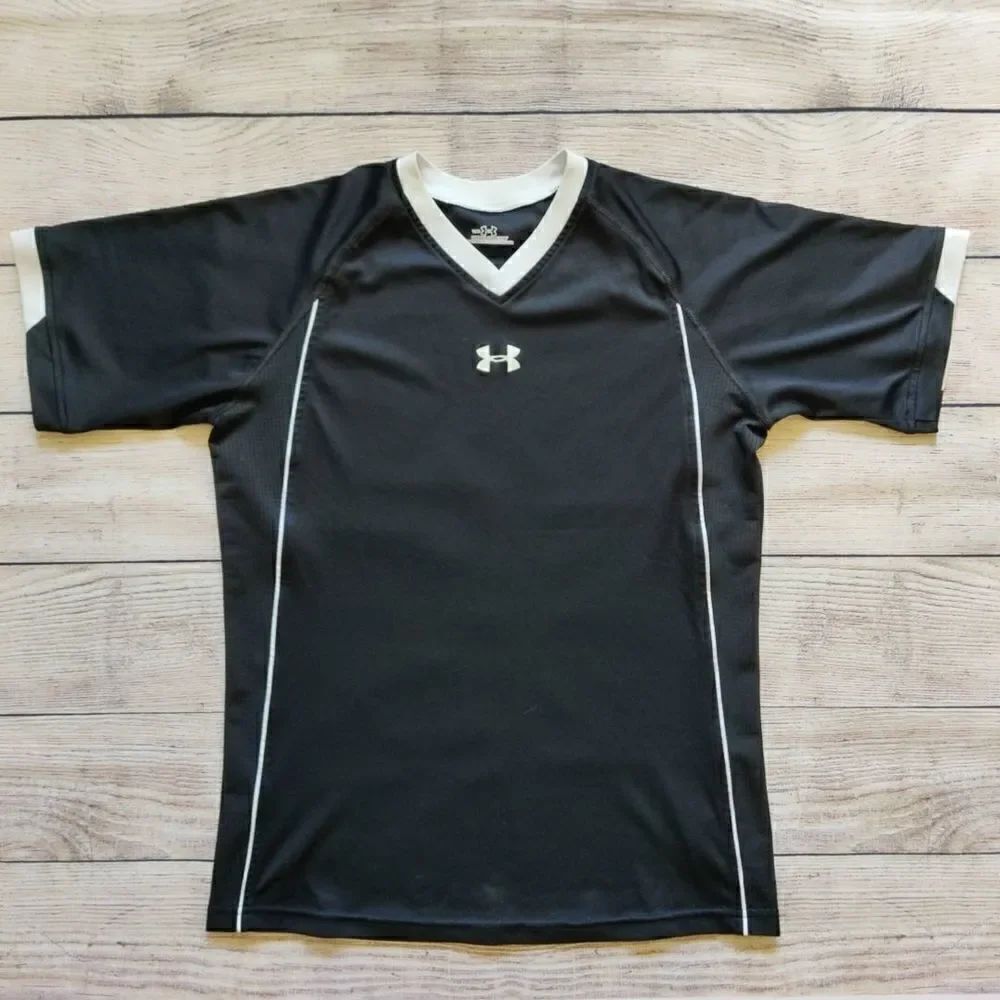 Under Armour boy's athletic top sz M